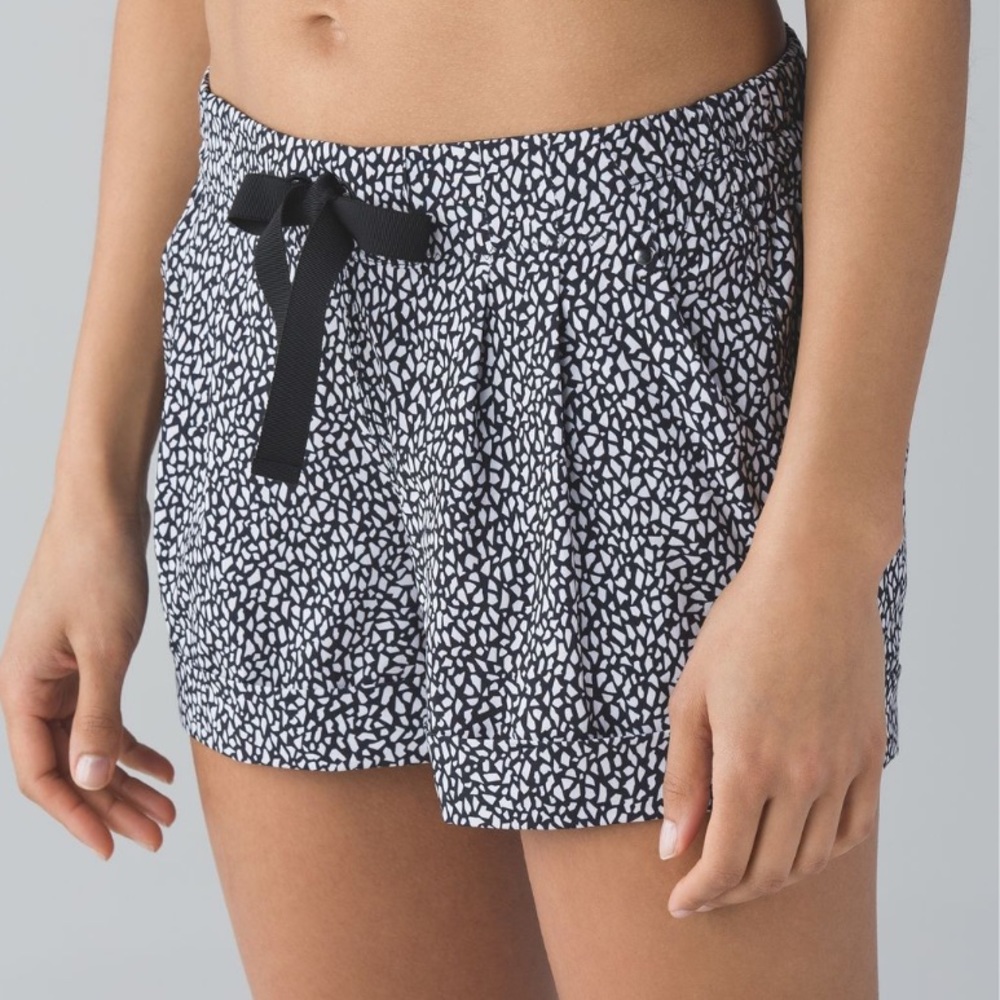 Lululemon Spring Break Away Short